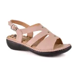 Sandalias bajas color rosa claro con múltiples tiras y hebilla lateral.