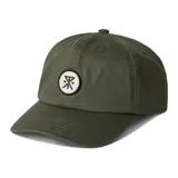 Gorra de béisbol verde militar con logo bordado en parche circular blanco y negro.