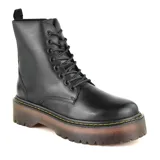 Bota de cuero negro con diseño de plataforma y cordones, ideal para uso diario.