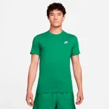 Remera verde de algodón para hombre, corte clásico, cuello redondo y logo Nike bordado en blanco en el pecho.
