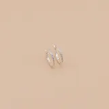 Aros tipo argolla en plata 925 con circonias engarzadas.