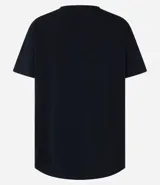 Remera deportiva azul marino de microfibra, corte amplio, mangas cortas, cuello redondo sellado y bajo redondeado.