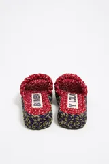 Sandalias de plataforma con pala y exterior de cabo trenzado en color rojo, azul y dorado. Etiqueta con logo bordado y suela logotipada. Altura del tacón: 4 cm. Incluye bolsa protectora BIMBA Y LOLA.