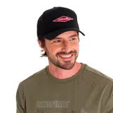 Gorro de camionero negro con paneles de malla en los laterales y parte trasera, visera curva y logo de Caterpillar bordado en un parche rojo con borde blanco en el frente.