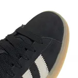 Championes Adidas Campus 00s de gamuza color negro con las tres tiras laterales en blanco y suela color caramelo.