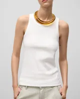 Musculosa blanca de algodón con cuello redondo y sisas anchas.