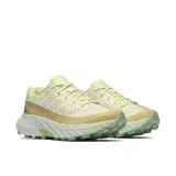 Zapatillas deportivas Merrell Agility Peak 5, color crema con detalles en amarillo y suela verde.