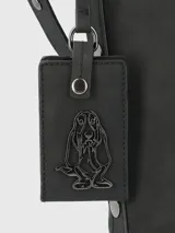Bolso tipo tote Hush Puppies color negro, con doble asa de hombro y correa bandolera extraíble. Incluye llavero colgante con el logo de la marca.