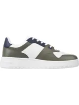 Zapatillas Tommy Jeans Essential de cuero blanco con detalles en verde oliva y azul marino. Presentan el logo de la marca en el lateral y suela de goma blanca.