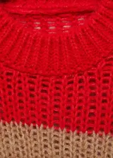 Suéter de punto grueso a rayas horizontales rojas y beige, de corte recto y cuello redondo.