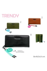 Billetera Trendy color camel con llavero colgante.