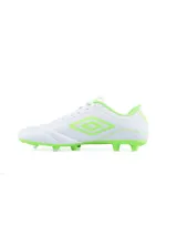 Championes de fútbol Umbro modelo Classico III HG para hombre, color azul marino con detalles y logo en naranja. Presentan una suela con tapones moldeados fijos (HG) para césped firme.