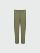 Pantalón cargo marca BOSS modelo Kerin en color verde militar, con diseño de pinzas frontales, bolsillos laterales tipo cargo con solapa y corte recto.