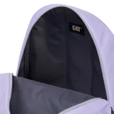 Mochila unisex Caterpillar (CAT) color lila pastel con detalles en gris y negro. Presenta un compartimento principal con cierre, un bolsillo frontal con cierre y bolsillos laterales de malla. Incluye presillas frontales y correas ajustables de malla transpirable.