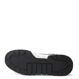 Championes urbanos color beige con detalles en blanco y negro, suela gruesa y cordones negros.