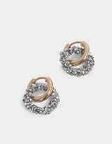 Aros argolla dorados con dije de dona cubierto de strass plateado.