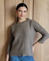 Buzo azul de tejido de punto con cuello redondo y mangas 3/4.