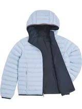 Campera acolchada reversible azul marino con interior celeste, con capucha y cierre frontal.