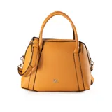 Cartera tipo tote de cuero sintético color habano, con doble asa corta y correa larga regulable extraíble. Tiene cierre superior, un bolsillo interno con cierre y otro abierto.
