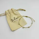 Set de tres pulseras elásticas con hilo dorado y piedras naturales de aguamarina, cuarzo rosa, amatista y piedra de la luna.