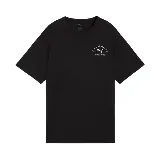 Remera negra de corte relajado con logo de Puma Athletics estampado en el pecho.