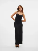Vestido midi negro con tirantes finos y cuello redondo.
