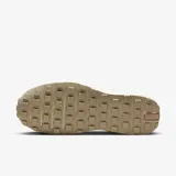 Championes Nike Waffle One para mujer, color blanco con detalles en rosa brillante en el logo y el talón.