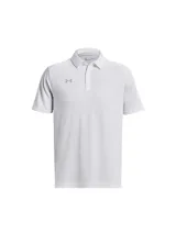 Chomba Under Armour Tech para hombre, color blanco, de corte clásico con cuello polo abotonado y logo de la marca bordado en el pecho. Confeccionada con tejido UA Tech de secado rápido y transpirable.