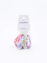 Set de cuatro coleros de pelo con trenzado grueso y cuentas de colores pastel.