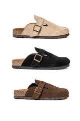 Zuecos de cuero con hebilla ajustable y base de corcho.