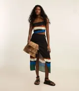 Pollera de viscosa estampada con diseño acuarelado, de corte midi y estilo pareo.