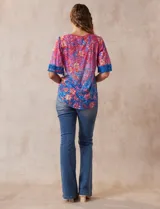Blusa de modal estampado marca Ruby Rd, con mangas cortas terminadas en crochet.
