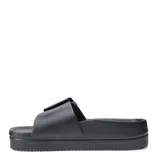 Sandalias de plataforma color negro con hebilla decorativa.