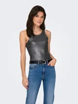 Musculosa gris metalizada con cuello redondo y sisas anchas.