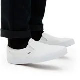 Zapatillas Vans Classic Slip-On color blanco.