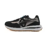 Zapatillas deportivas Osada para mujer, color negro con detalles en plateado y suela blanca.