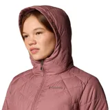 Campera puffer color salmón con capucha, cierre frontal y bolsillos laterales con cierre. Cuenta con tecnología termorreflectante Omni-Heat™ y puños con orificios para los pulgares.