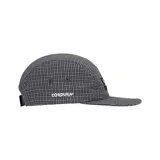 Gorra tipo camp cap Supreme color gris con estampado a cuadros y logo bordado en el frente.