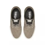 Championes Etnies Barge Plus color gris topo, de corte bajo, capellada de lona, logo de la marca en el lateral y suela vulcanizada blanca.