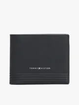 Billetera Tommy Hilfiger de cuero granulado color negro, con diseño plegable, múltiples ranuras interiores para tarjetas, bolsillo interior para monedas, logo en relieve en el pequeño bolsillo delantero y logo metalizado en la parte delantera.