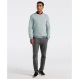 Buzo de hombre de algodón color gris claro, de cuello redondo y manga larga. Tiene el logo de la marca bordado en el pecho.