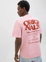 Camiseta rosa de algodón orgánico con cuello redondo y estampado en el frente con la leyenda 'Originals Urban Aesthetics'.