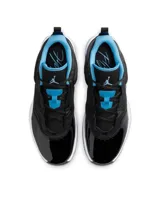 Championes de básquet Nike Jordan Stay Loyal 3, color negro con detalles en celeste y blanco.