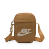 Riñonera Nike Heritage color marrón con logo blanco estampado en el frente.