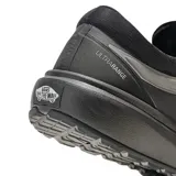 Championes Vans UltraRange 2.0 color negro con detalles en gris.