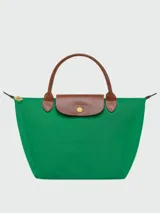 Bolso tote de Longchamp, color verde con asas superiores de cuero marrón y cierre superior.