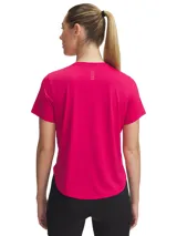 Remera deportiva blanca de manga corta con cuello redondo y calce holgado.