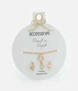 Pulsera dorada con dijes colgantes: flor con strass, caracola con nácar y caracola de metal.