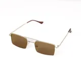 Lentes de sol rectangulares con marco dorado y lentes marrones.