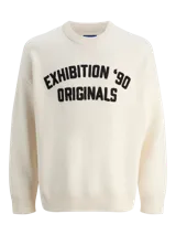 Buzo tejido oversize color blanco hueso, con cuello redondo y estampado frontal en negro que dice "EXHIBITION '90 ORIGINALS". Tiene puños y dobladillo acanalados.